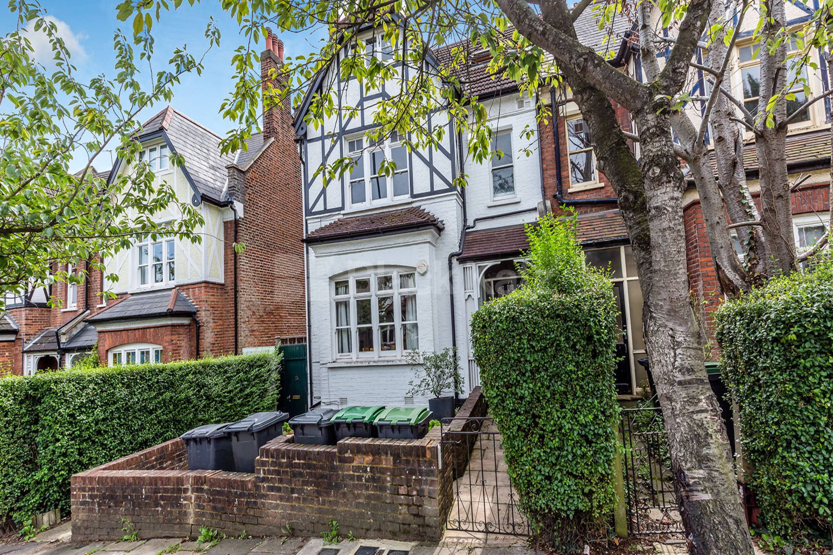 Arrange over 2 floors a recently painted and bright and airy 3 bedroom property Cranley Gardens, Muswell Hill N10