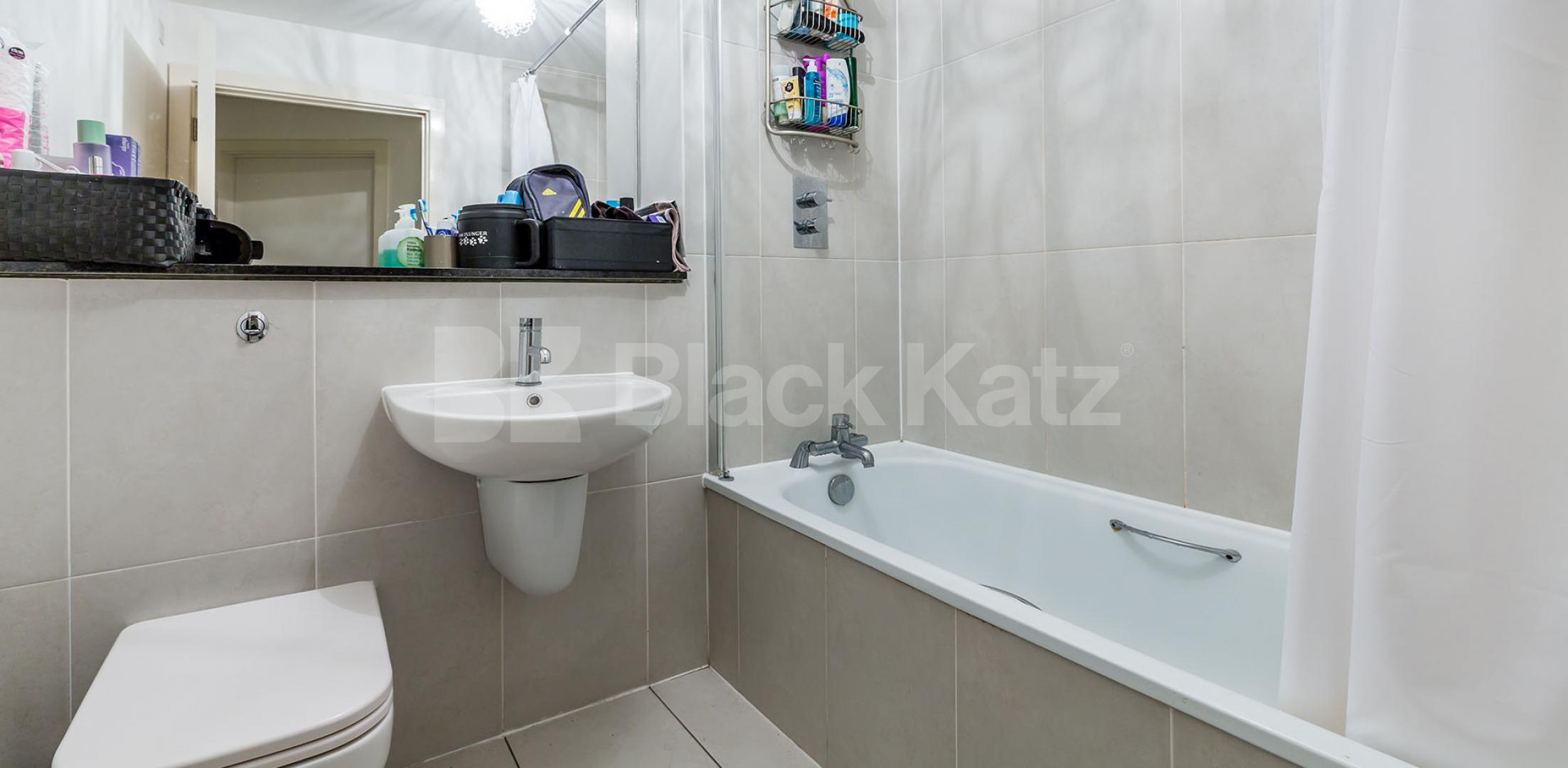 			 MODERN ONE BEDROOM APARTMENT , 1 Bedroom, 1 bath, 1 reception Flat			 Stroud Green Road , FINSBURY PARK-STROUD GREEN 