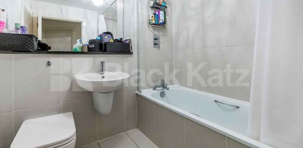 			 MODERN ONE BEDROOM APARTMENT , 1 Bedroom, 1 bath, 1 reception Flat			 Stroud Green Road , FINSBURY PARK-STROUD GREEN 