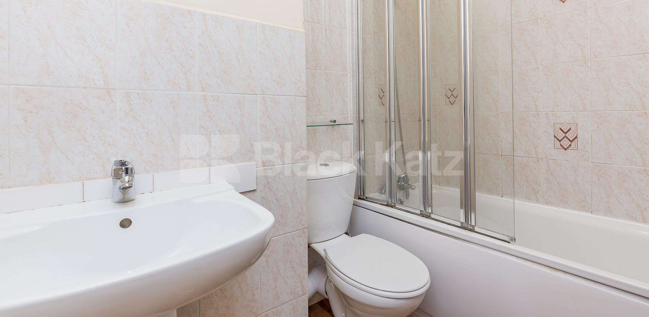 			NEW INSTRUCTION!, 2 Bedroom, 1 bath, 1 reception Flat			 Park Road , Crouch End 