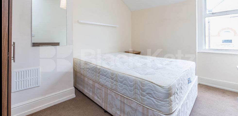 			NEW INSTRUCTION!, 2 Bedroom, 1 bath, 1 reception Flat			 Park Road , Crouch End 