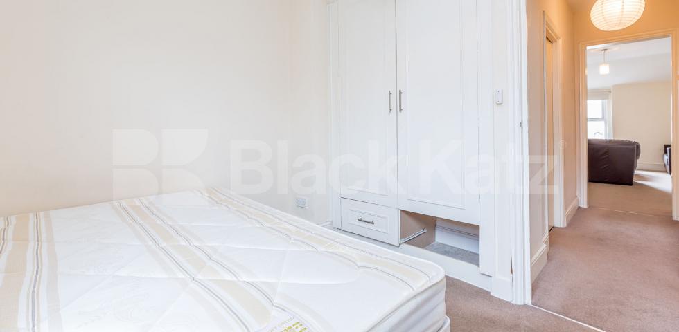 			NEW INSTRUCTION!, 2 Bedroom, 1 bath, 1 reception Flat			 Park Road , Crouch End 