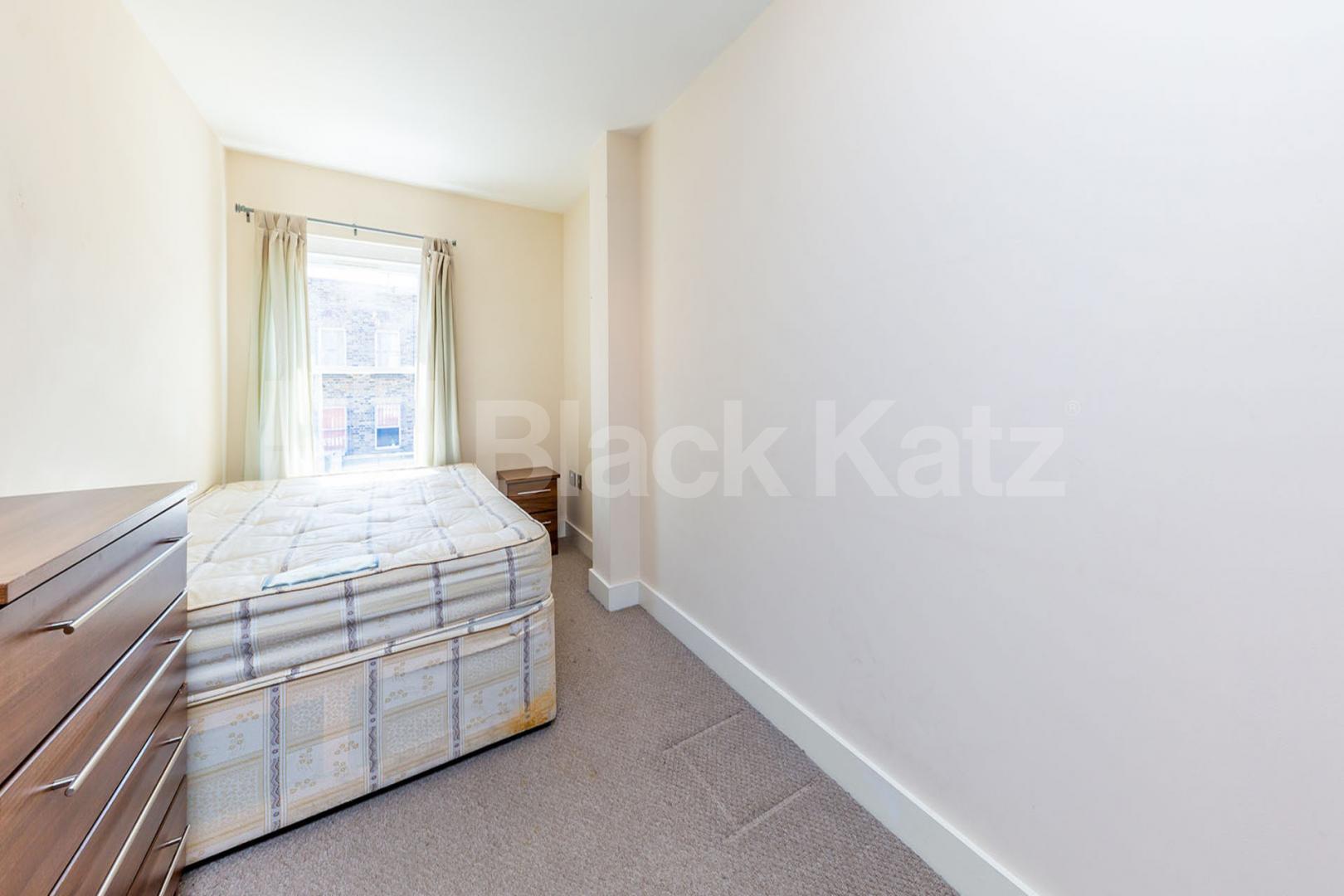 Located In only a 5 minute walk to Angel Station and the vibrant Upper Street Chapel Market, Angel