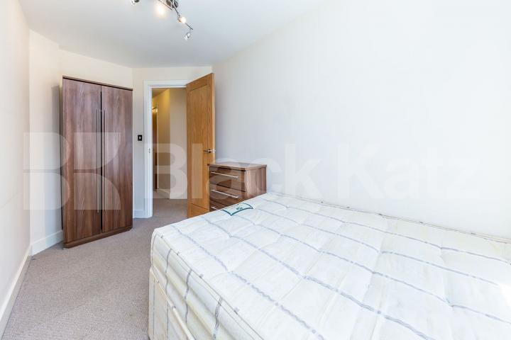 Located In only a 5 minute walk to Angel Station and the vibrant Upper Street Chapel Market, Angel