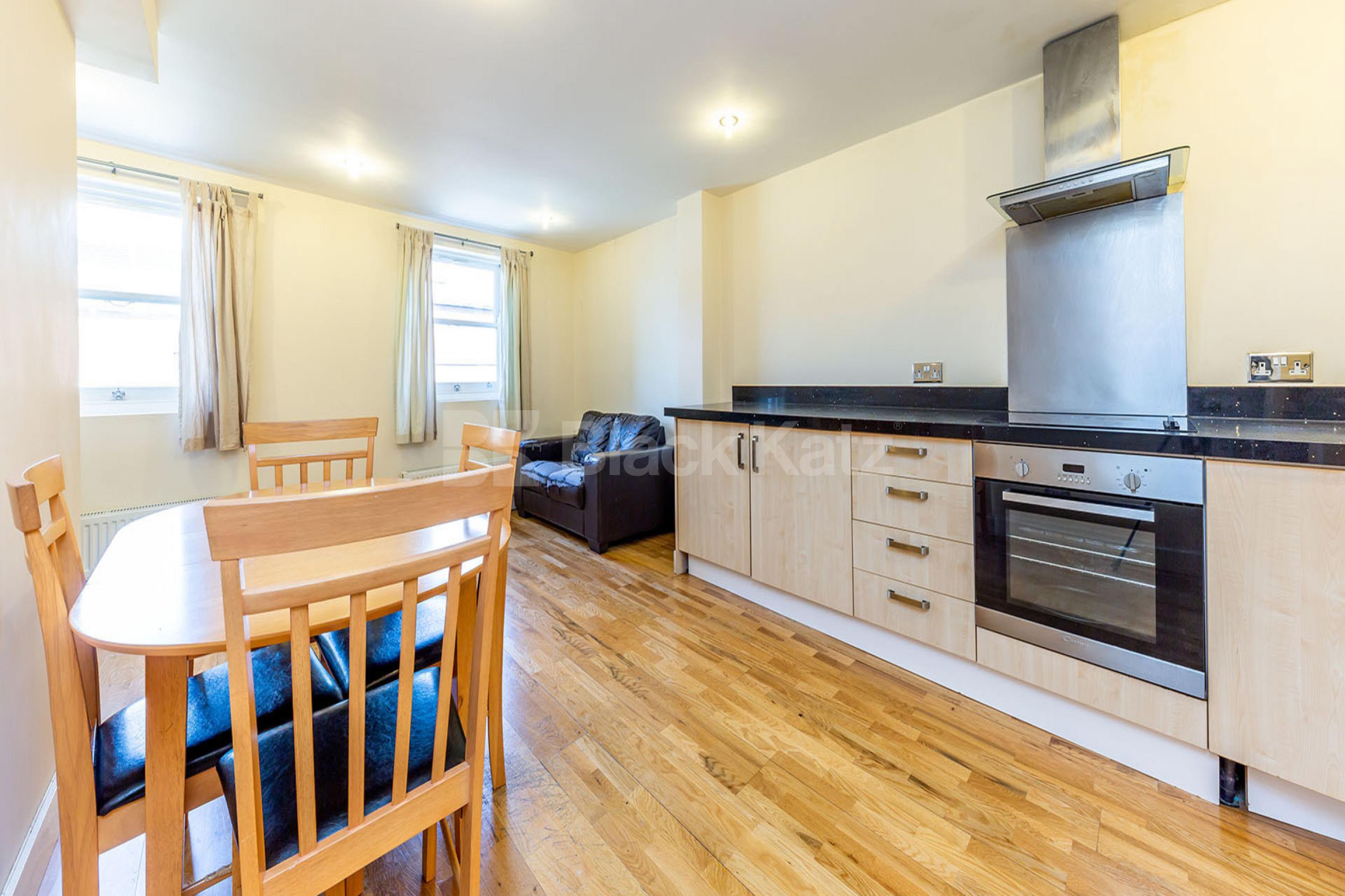 Located In only a 5 minute walk to Angel Station and the vibrant Upper Street Chapel Market, Angel N1