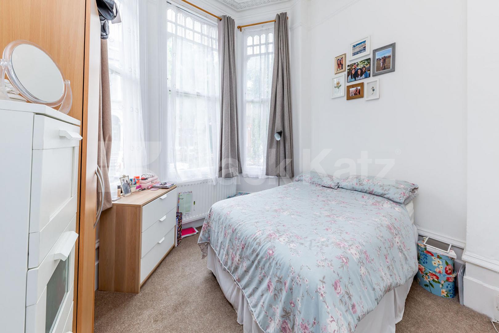 located on a sought after road in highbury is this beautiful 3 bedroom property Northolme Road, Highbury N5