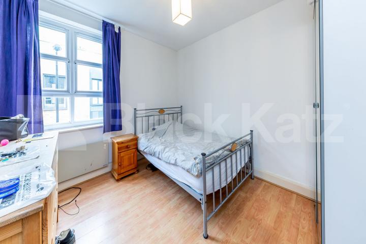 2 bedroom apartment located in a gated development in the popular Bethnal Green Fuller Close , Bethnal Green 