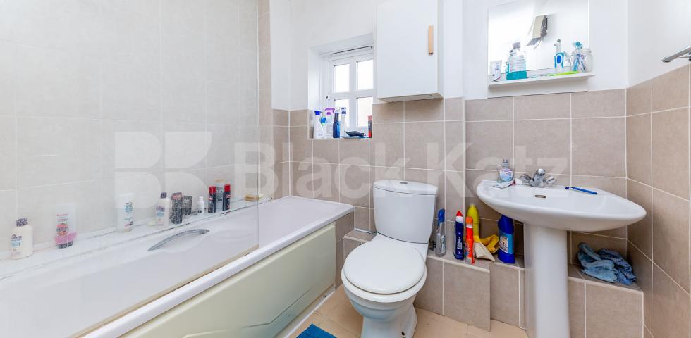 			2 Bedroom, 1 bath, 1 reception Apartment			 Fuller Close , BETHNAL GREEN 
