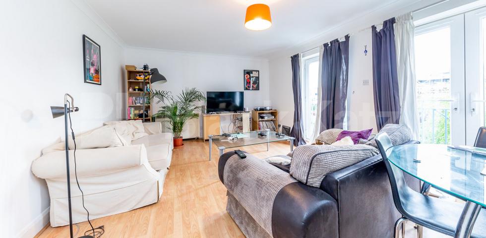 			2 Bedroom, 1 bath, 1 reception Apartment			 Fuller Close , BETHNAL GREEN 