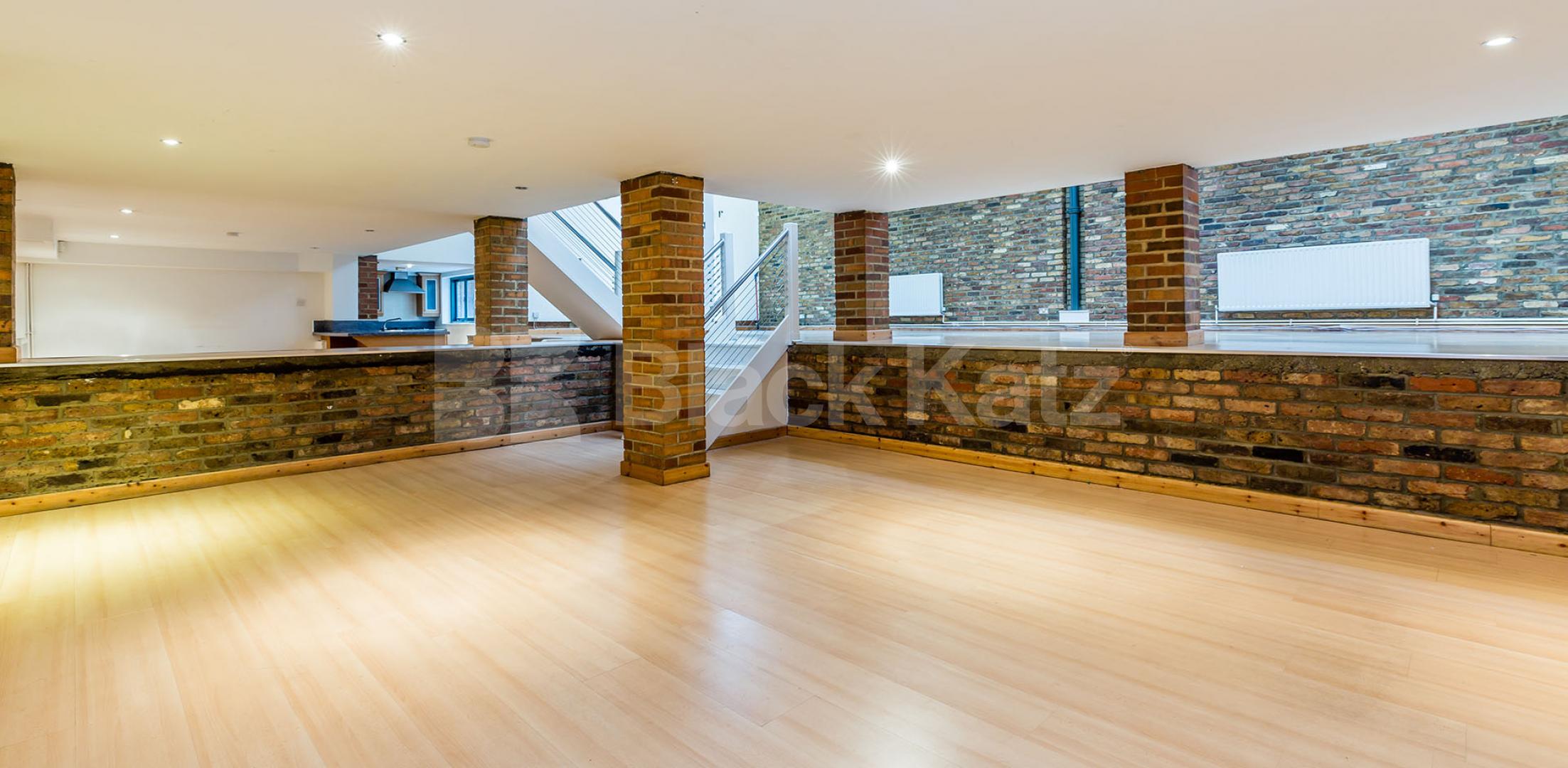 			STUNNING WAREHOUSE CONVERSION, 1 Bedroom, 1 bath, 1 reception Flat			 BRITANNIA LOFTS-BANNER STREET, CLERKENWELL-OLD STREET-SHOREDITCH