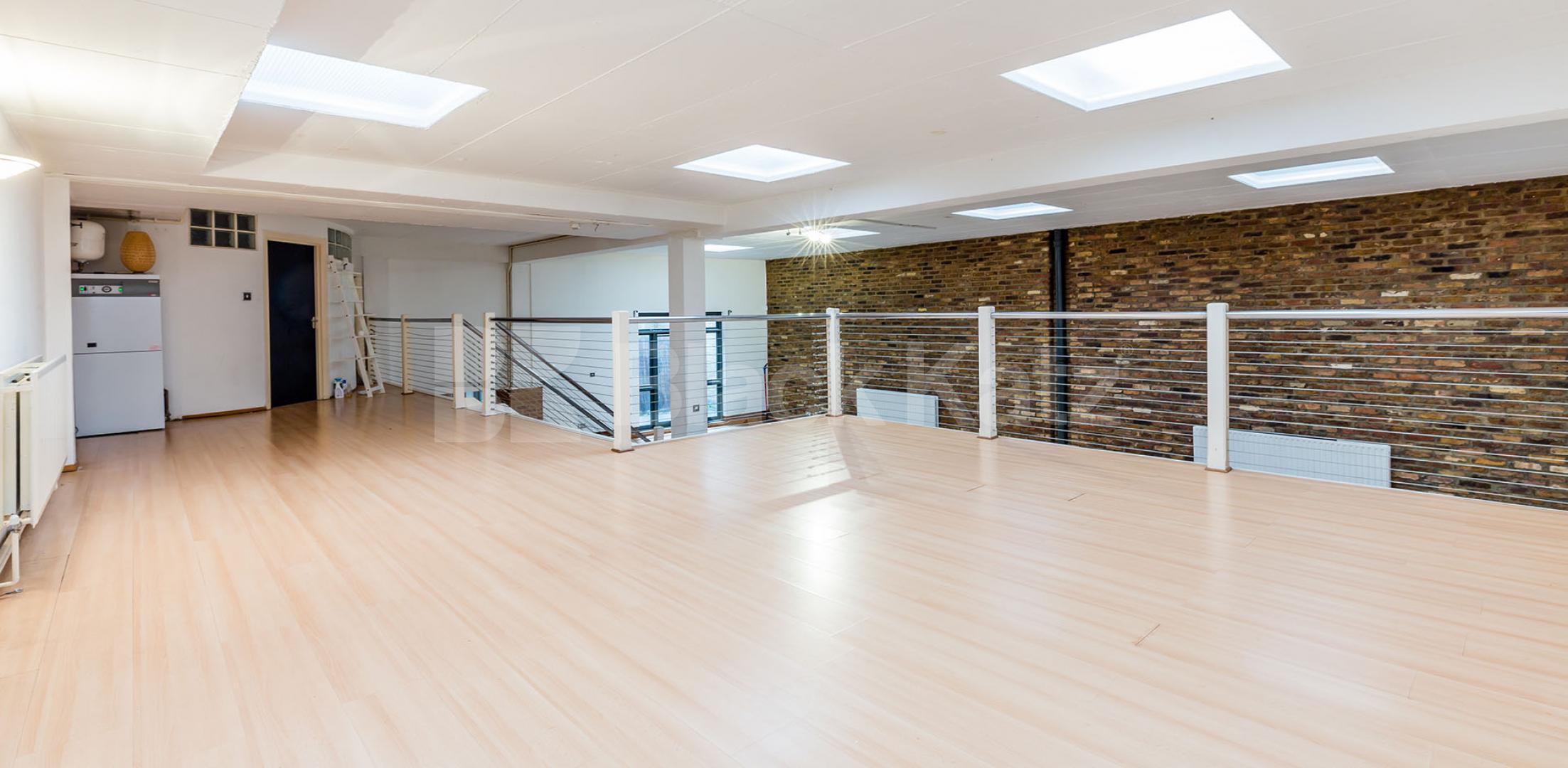 			STUNNING WAREHOUSE CONVERSION, 1 Bedroom, 1 bath, 1 reception Flat			 BRITANNIA LOFTS-BANNER STREET, CLERKENWELL-OLD STREET-SHOREDITCH