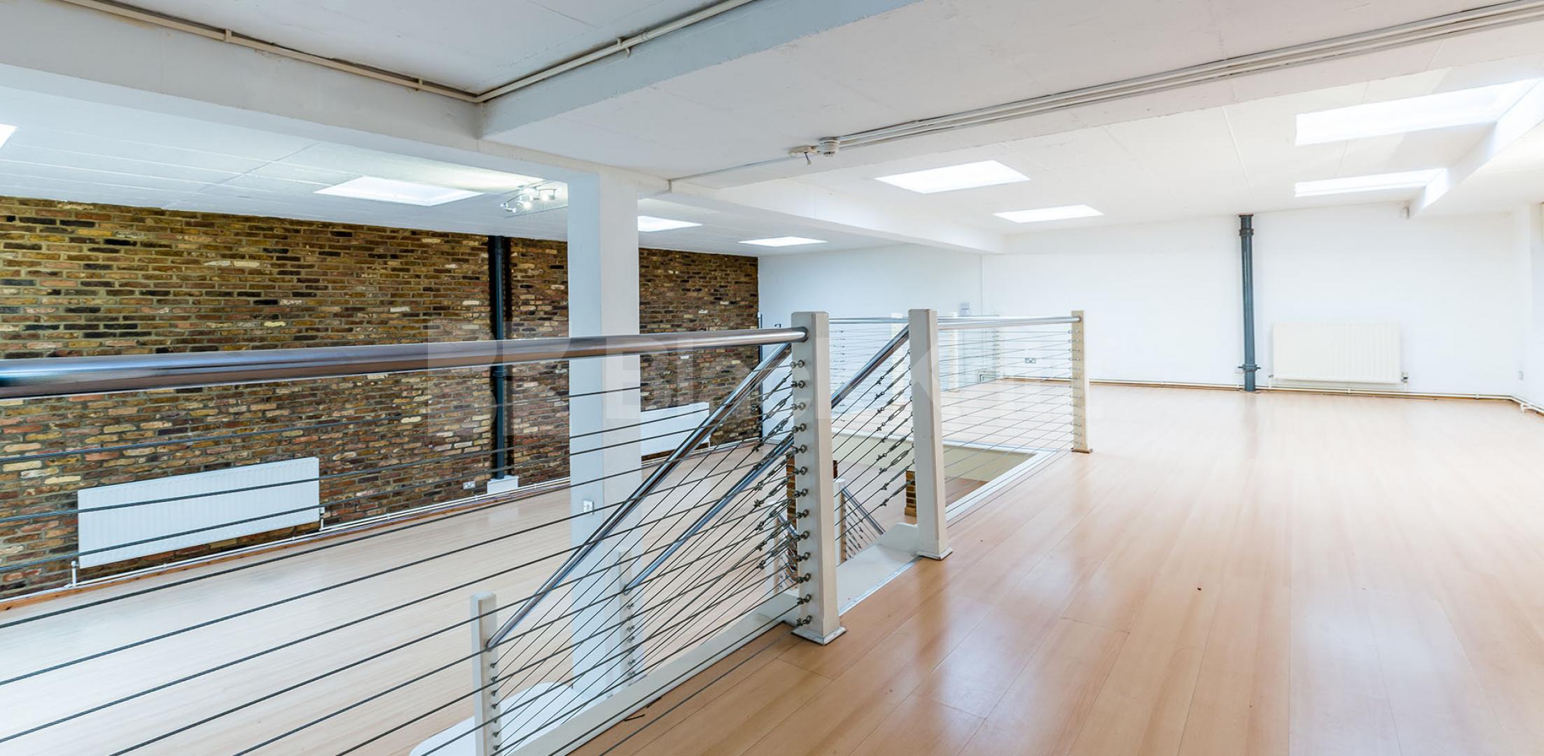 			STUNNING WAREHOUSE CONVERSION, 1 Bedroom, 1 bath, 1 reception Flat			 BRITANNIA LOFTS-BANNER STREET, CLERKENWELL-OLD STREET-SHOREDITCH