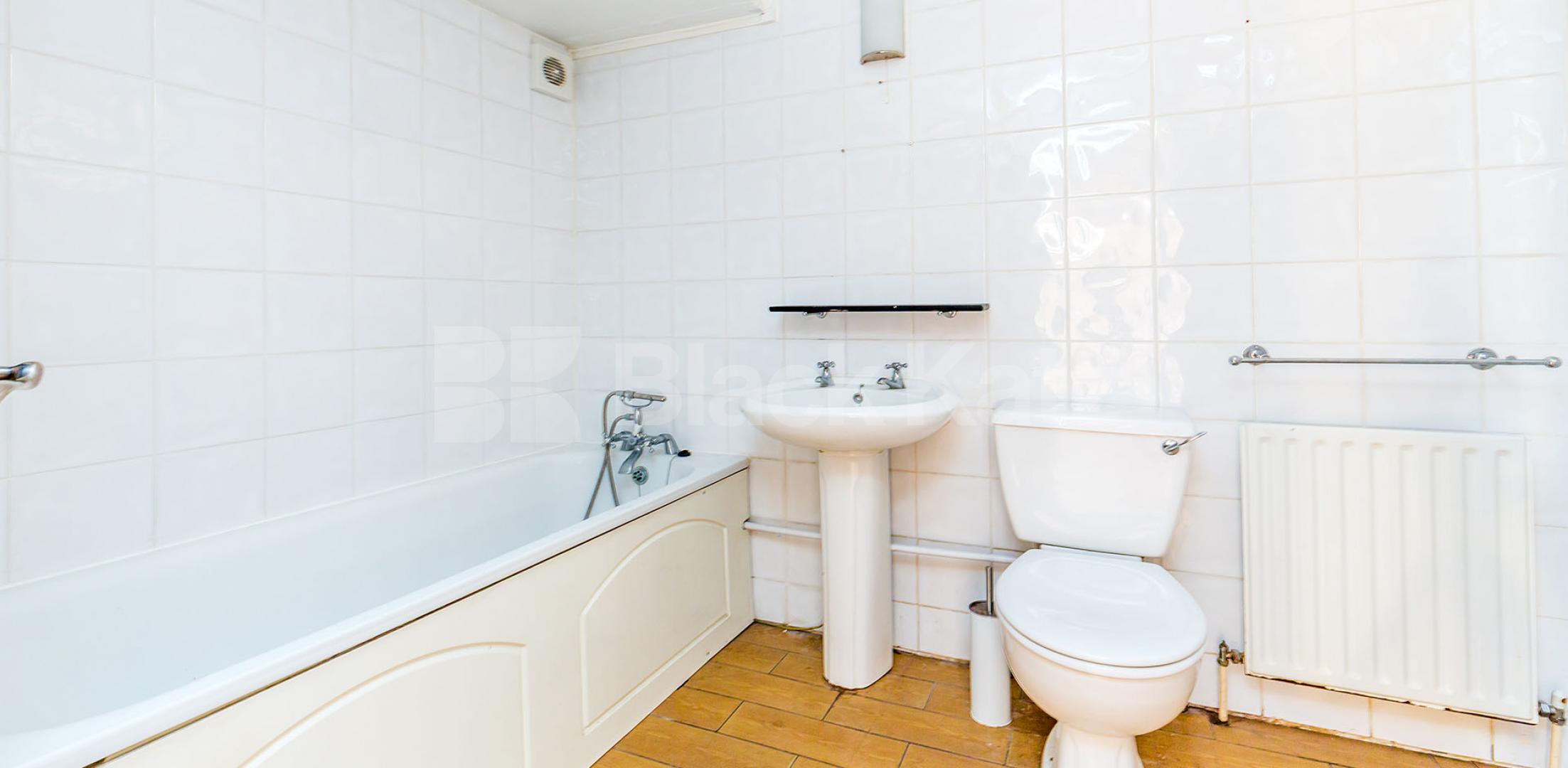 			STUNNING WAREHOUSE CONVERSION, 1 Bedroom, 1 bath, 1 reception Flat			 BRITANNIA LOFTS-BANNER STREET, CLERKENWELL-OLD STREET-SHOREDITCH