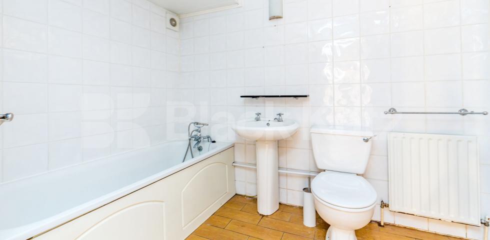 			STUNNING WAREHOUSE CONVERSION, 1 Bedroom, 1 bath, 1 reception Flat			 BRITANNIA LOFTS-BANNER STREET, CLERKENWELL-OLD STREET-SHOREDITCH