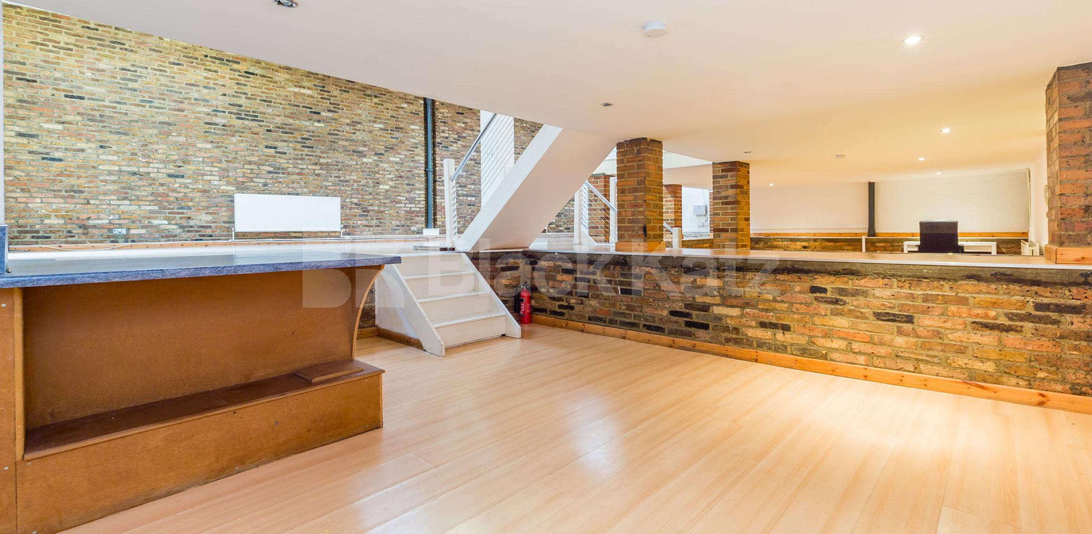 			STUNNING WAREHOUSE CONVERSION, 1 Bedroom, 1 bath, 1 reception Flat			 BRITANNIA LOFTS-BANNER STREET, CLERKENWELL-OLD STREET-SHOREDITCH