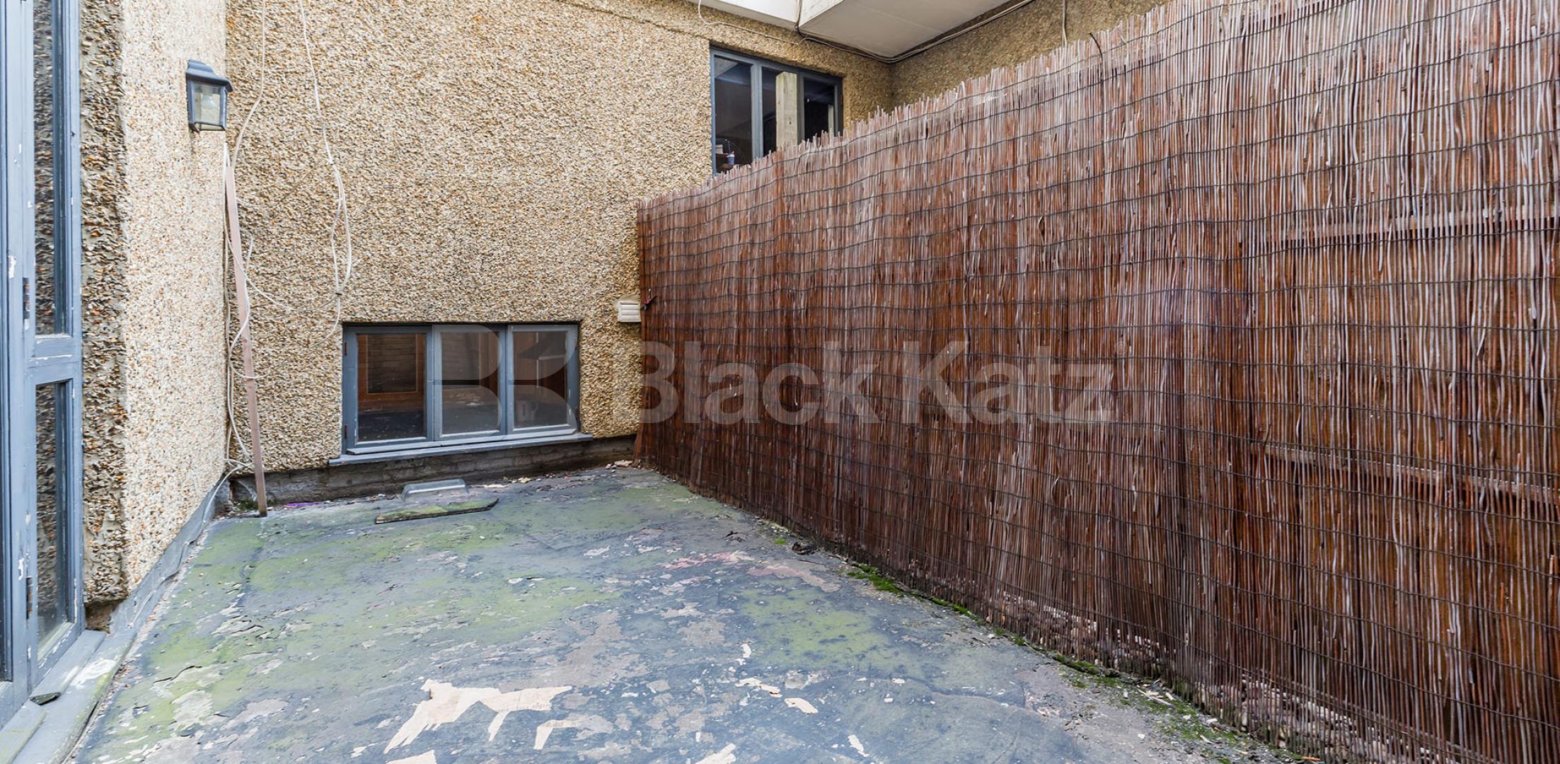 			STUNNING WAREHOUSE CONVERSION, 1 Bedroom, 1 bath, 1 reception Flat			 BRITANNIA LOFTS-BANNER STREET, CLERKENWELL-OLD STREET-SHOREDITCH