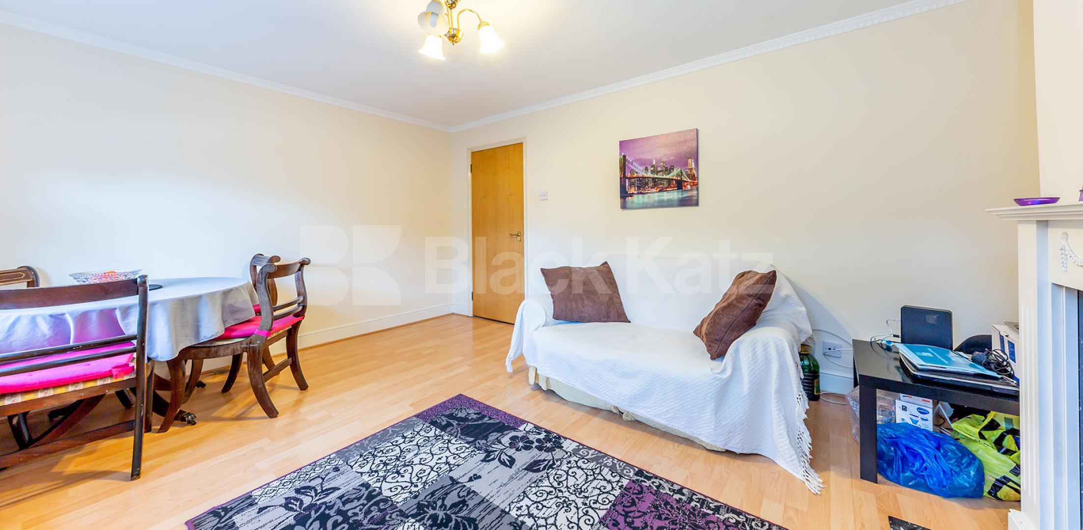			LARGE 2 BEDROOM FLAT , 2 Bedroom, 1 bath, 1 reception Flat			 Halton Road, Angel/Cannonbury