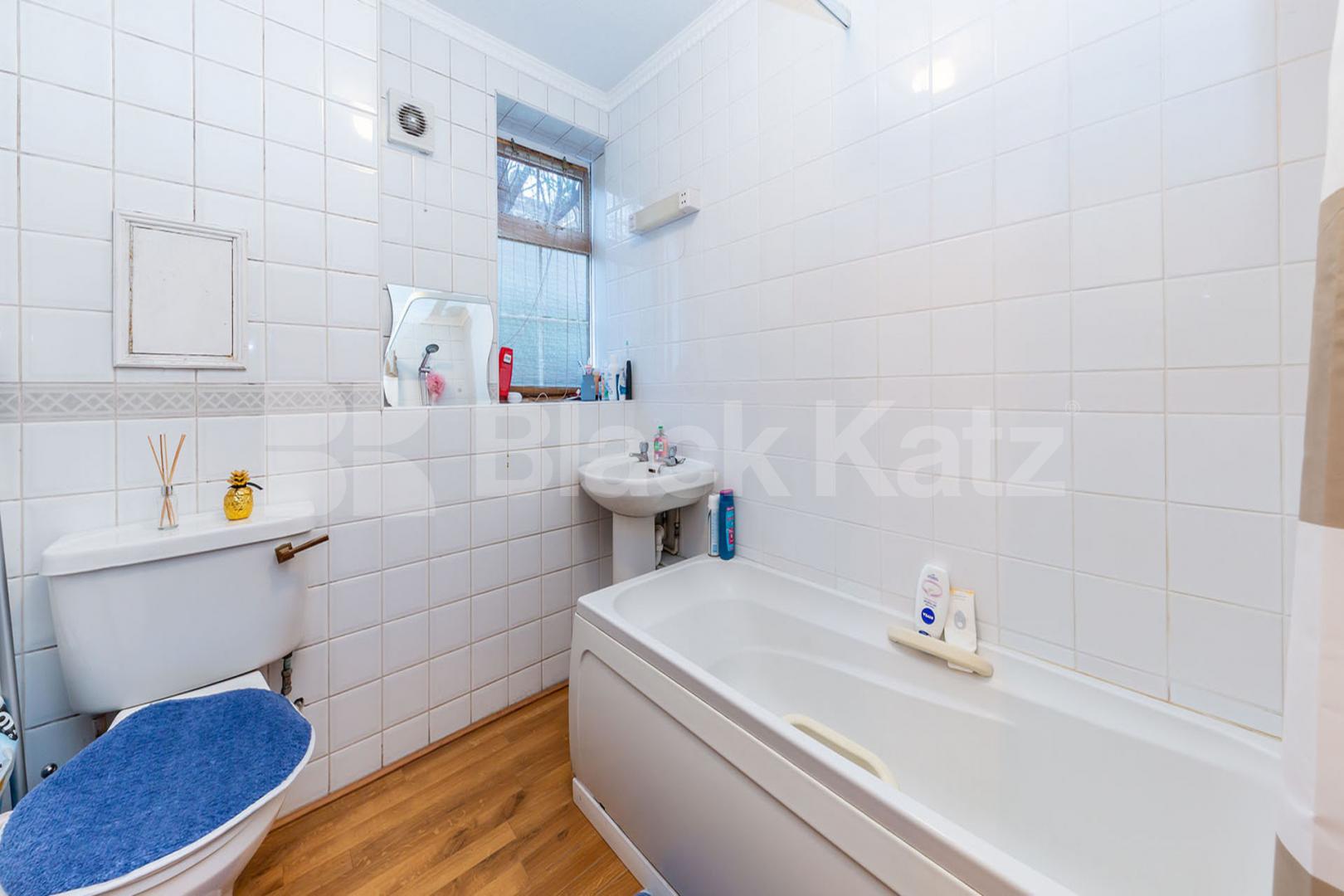 2 double bedroom property located close to Highbury & Islington station Halton Road, Angel/Cannonbury