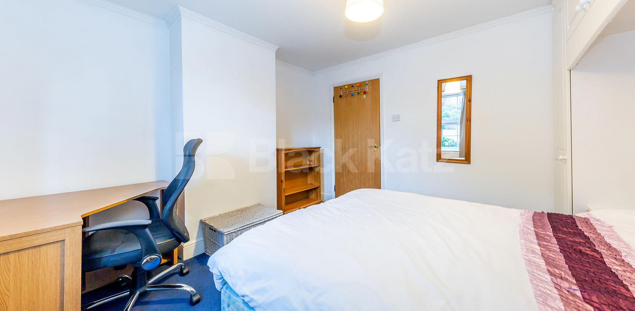 			LARGE 2 BEDROOM FLAT , 2 Bedroom, 1 bath, 1 reception Flat			 Halton Road, Angel/Cannonbury