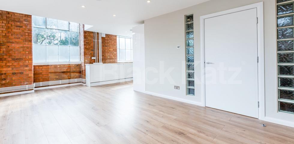 			NEWLY REFURBISHED WAREHOUSE CONVERSION, 1 Bedroom, 1 bath, 1 reception Flat			 Henshall Street, ISLINGTON-CANONBURY