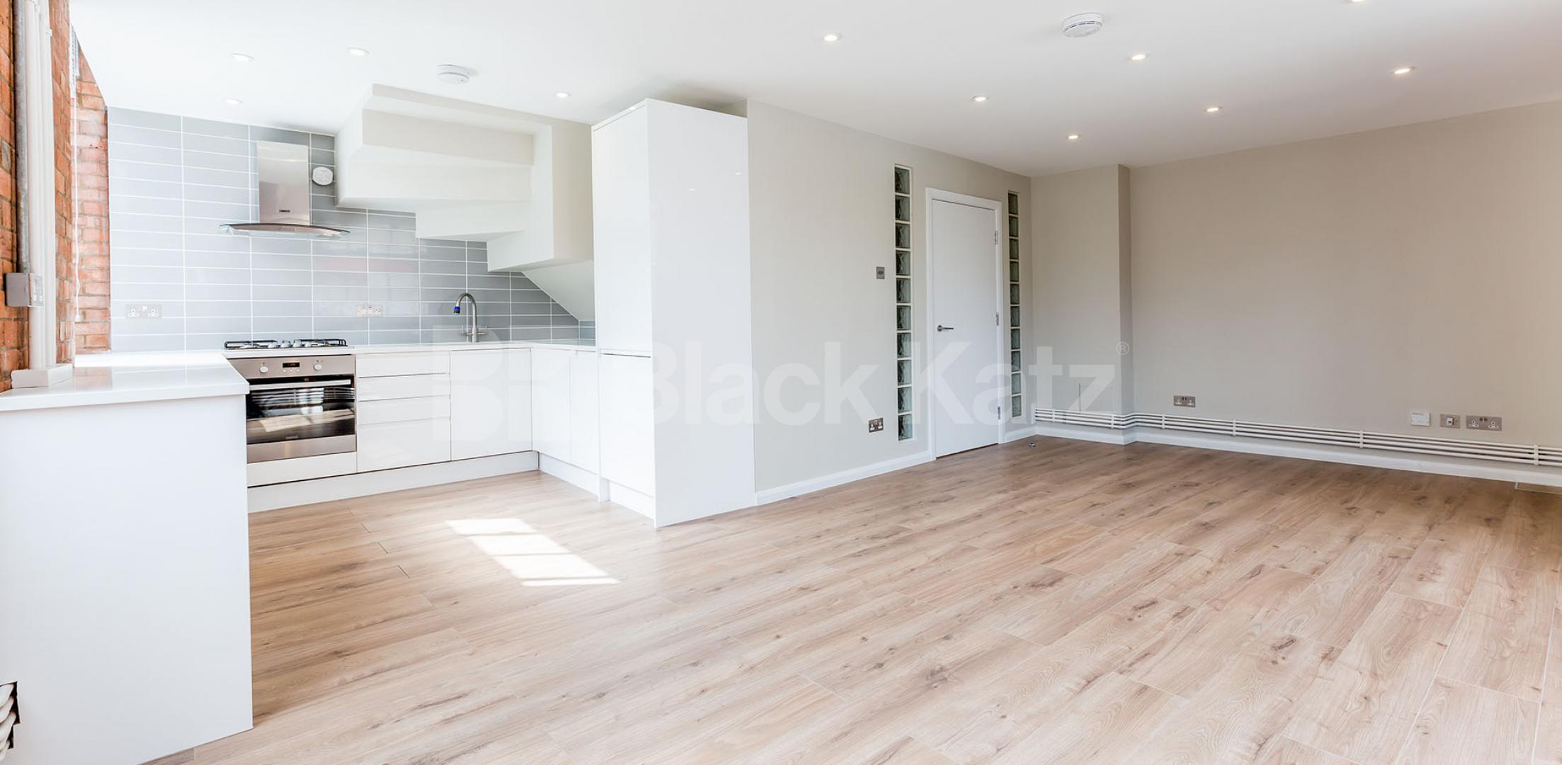 			NEWLY REFURBISHED WAREHOUSE CONVERSION, 1 Bedroom, 1 bath, 1 reception Flat			 Henshall Street, ISLINGTON-CANONBURY