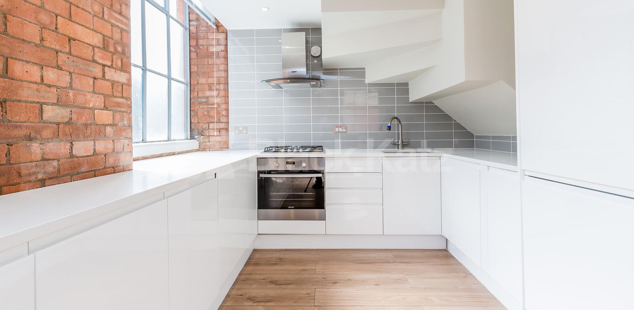 			NEWLY REFURBISHED WAREHOUSE CONVERSION, 1 Bedroom, 1 bath, 1 reception Flat			 Henshall Street, ISLINGTON-CANONBURY