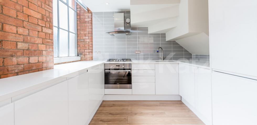 			NEWLY REFURBISHED WAREHOUSE CONVERSION, 1 Bedroom, 1 bath, 1 reception Flat			 Henshall Street, ISLINGTON-CANONBURY