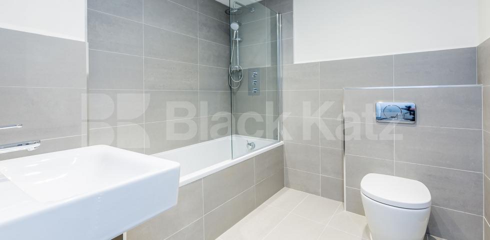 			NEWLY REFURBISHED WAREHOUSE CONVERSION, 1 Bedroom, 1 bath, 1 reception Flat			 Henshall Street, ISLINGTON-CANONBURY