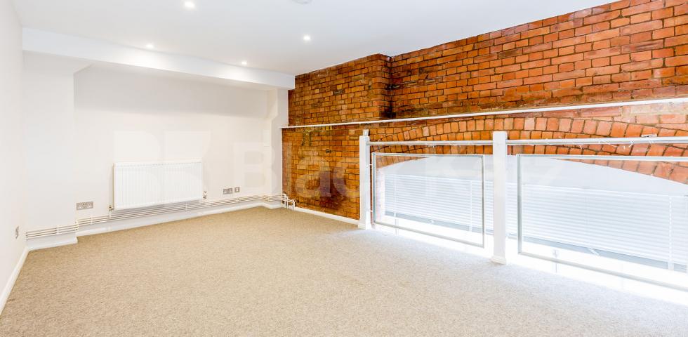 			NEWLY REFURBISHED WAREHOUSE CONVERSION, 1 Bedroom, 1 bath, 1 reception Flat			 Henshall Street, ISLINGTON-CANONBURY