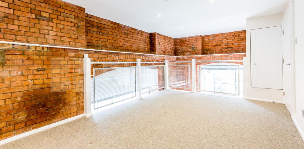			NEWLY REFURBISHED WAREHOUSE CONVERSION, 1 Bedroom, 1 bath, 1 reception Flat			 Henshall Street, ISLINGTON-CANONBURY
