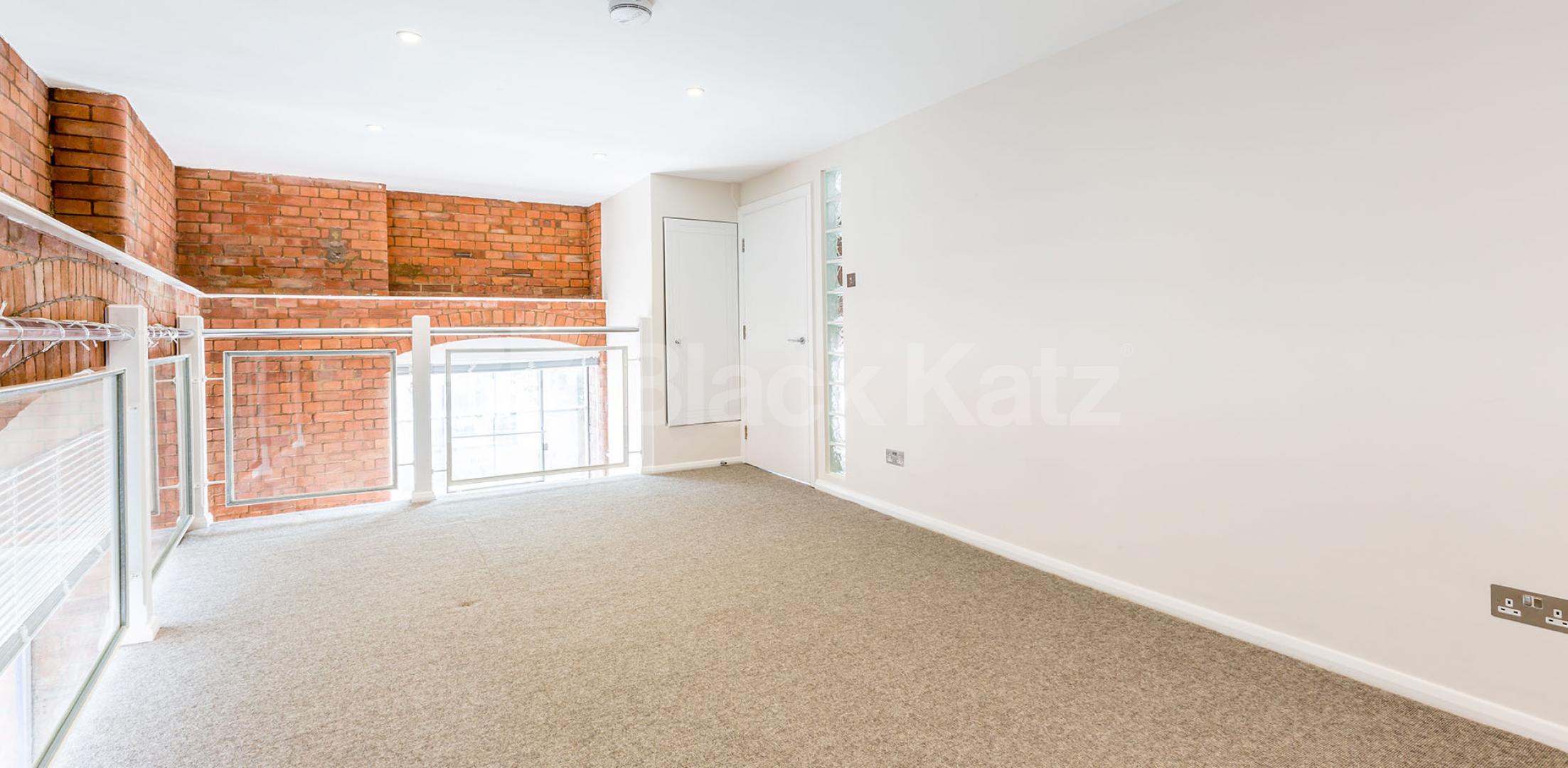 			NEWLY REFURBISHED WAREHOUSE CONVERSION, 1 Bedroom, 1 bath, 1 reception Flat			 Henshall Street, ISLINGTON-CANONBURY