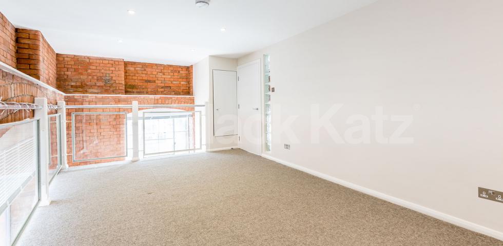 			NEWLY REFURBISHED WAREHOUSE CONVERSION, 1 Bedroom, 1 bath, 1 reception Flat			 Henshall Street, ISLINGTON-CANONBURY