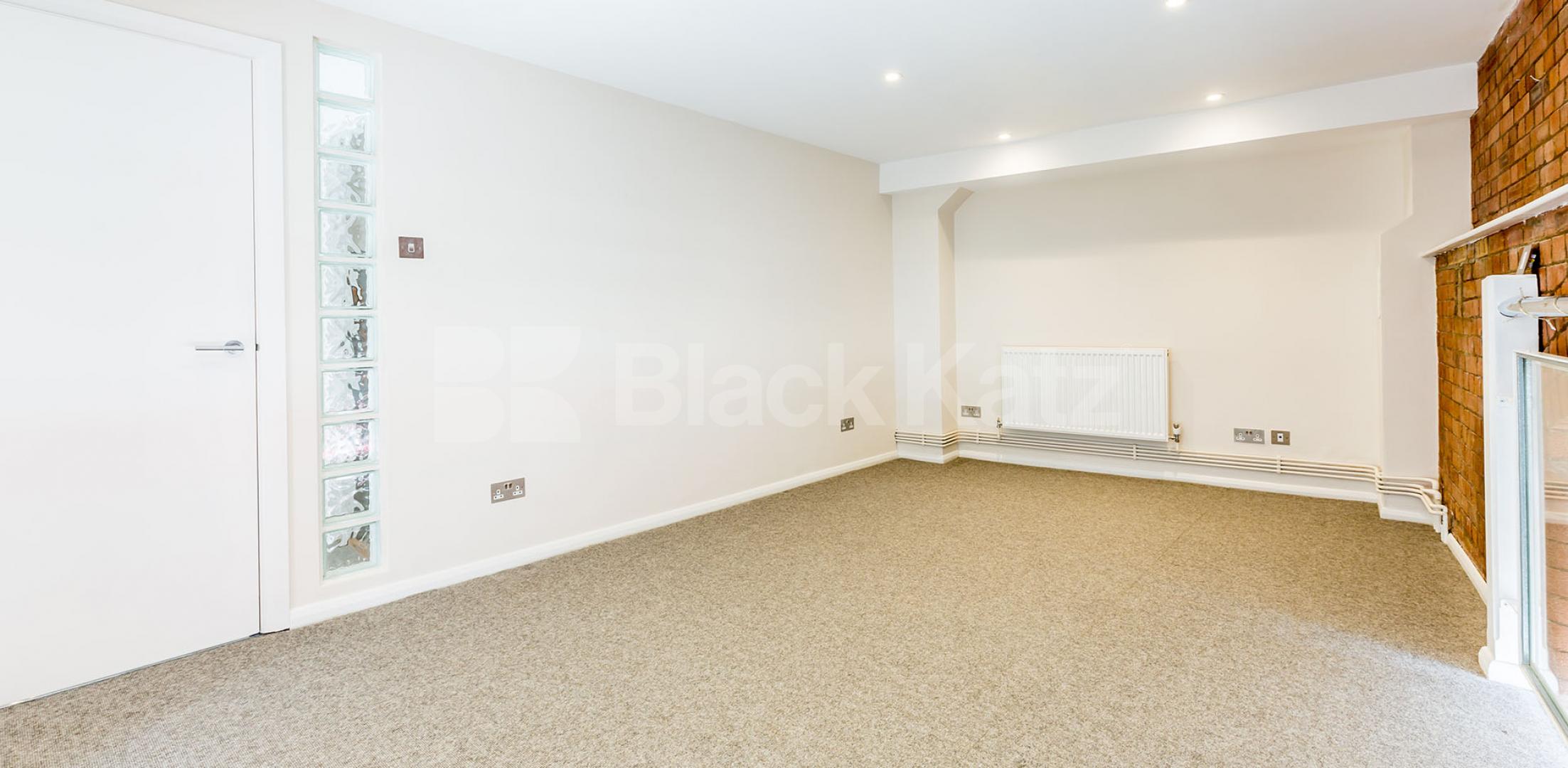 			NEWLY REFURBISHED WAREHOUSE CONVERSION, 1 Bedroom, 1 bath, 1 reception Flat			 Henshall Street, ISLINGTON-CANONBURY