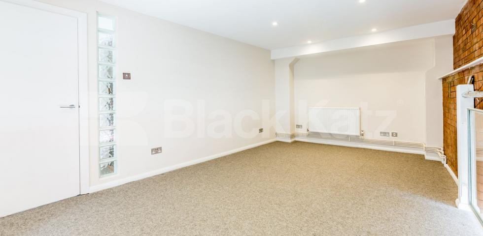 			NEWLY REFURBISHED WAREHOUSE CONVERSION, 1 Bedroom, 1 bath, 1 reception Flat			 Henshall Street, ISLINGTON-CANONBURY