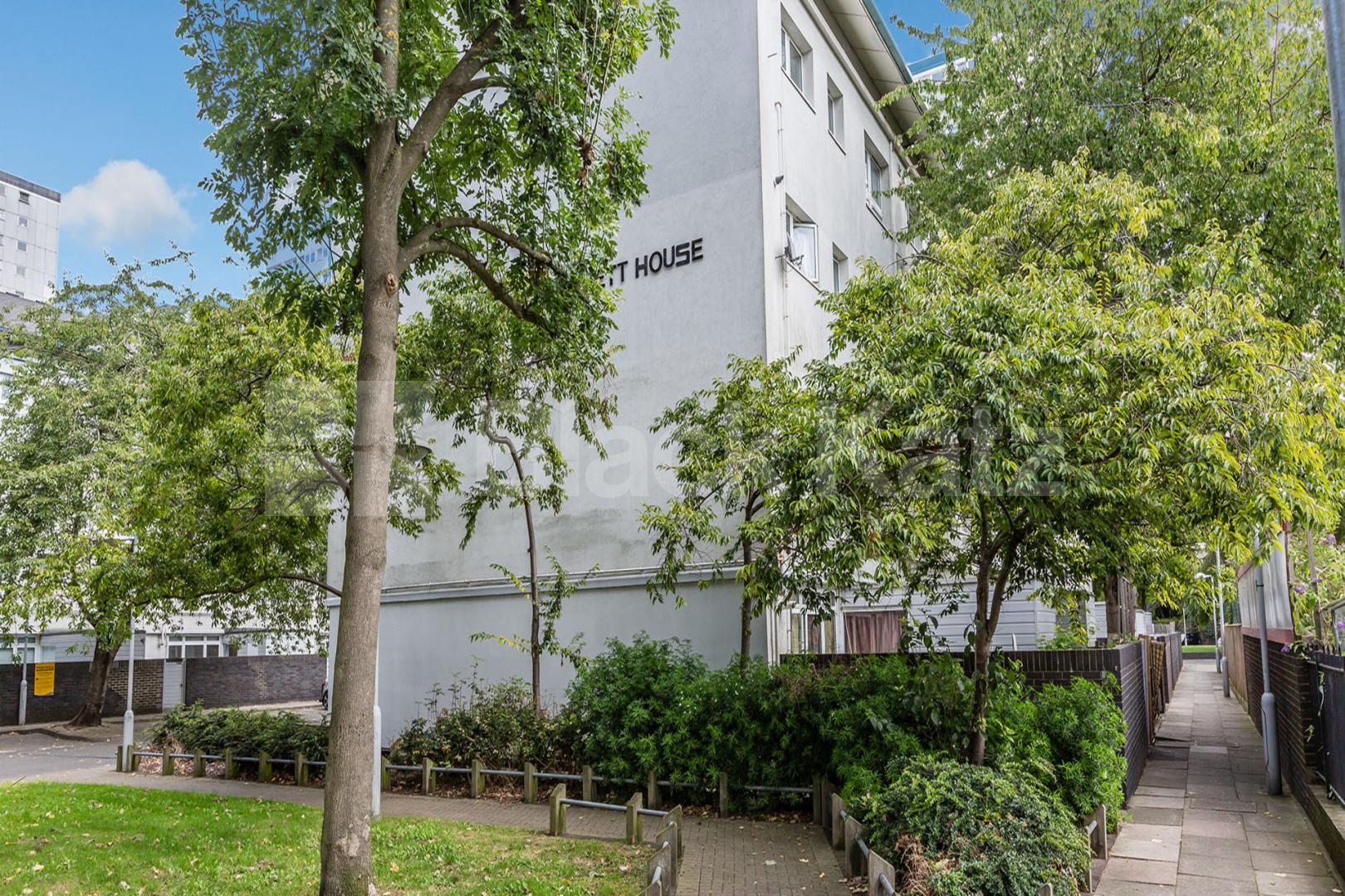 3 bedroom property close emenaties and Finsbury Park Station  Hornsey Road, Holloway