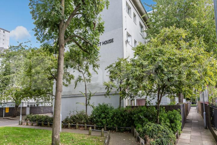 3 bedroom property close emenaties and Finsbury Park Station  Hornsey Road, Holloway