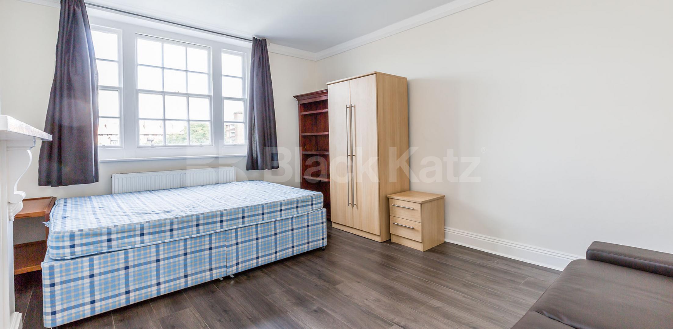			PERFECT FOR 3 SHARERS!, 2 Bedroom, 1 bath, 1 reception Flat			 Maygood Street, ANGEL-KINGS CROSS