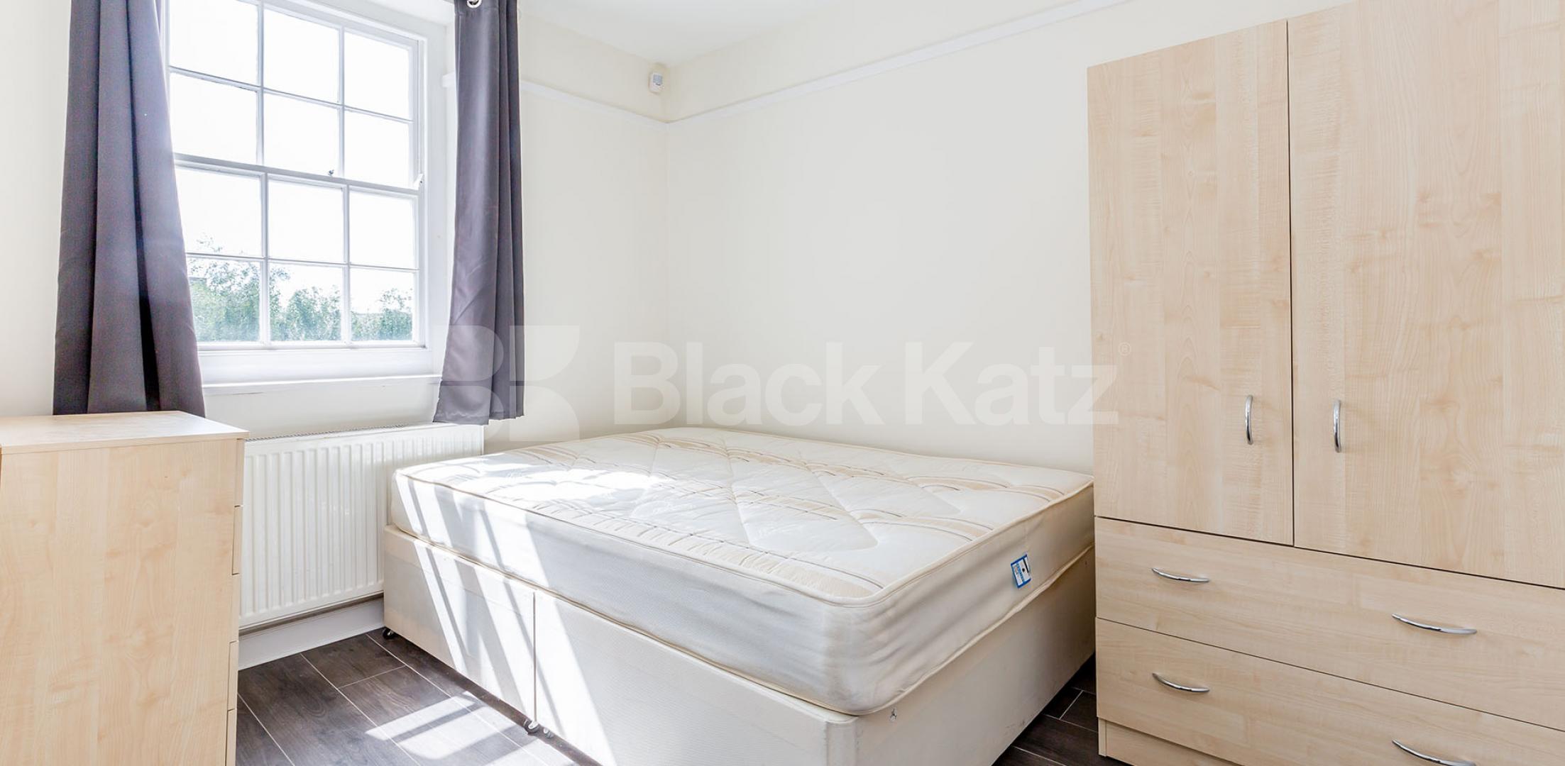 			PERFECT FOR 3 SHARERS!, 2 Bedroom, 1 bath, 1 reception Flat			 Maygood Street, ANGEL-KINGS CROSS