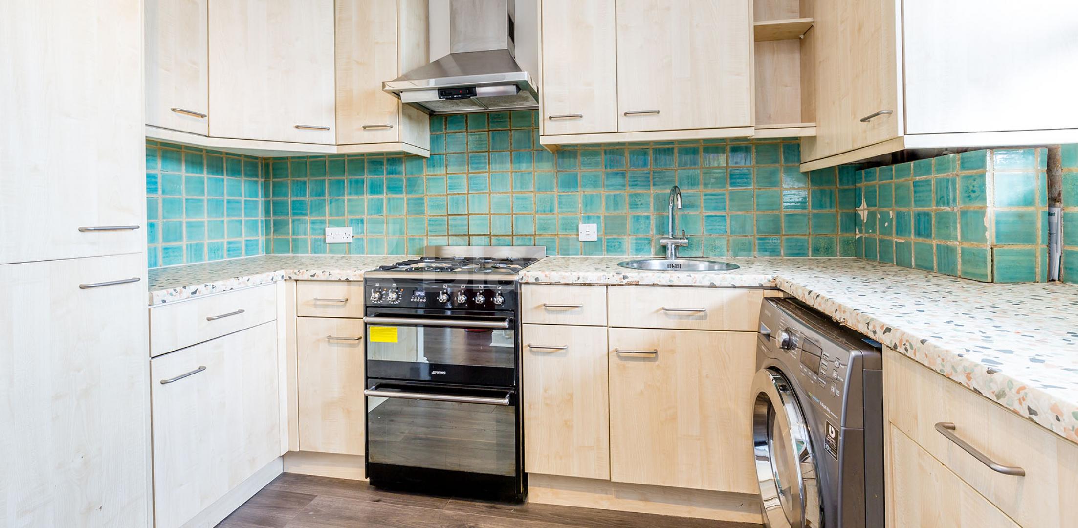 			PERFECT FOR 3 SHARERS!, 2 Bedroom, 1 bath, 1 reception Flat			 Maygood Street, ANGEL-KINGS CROSS