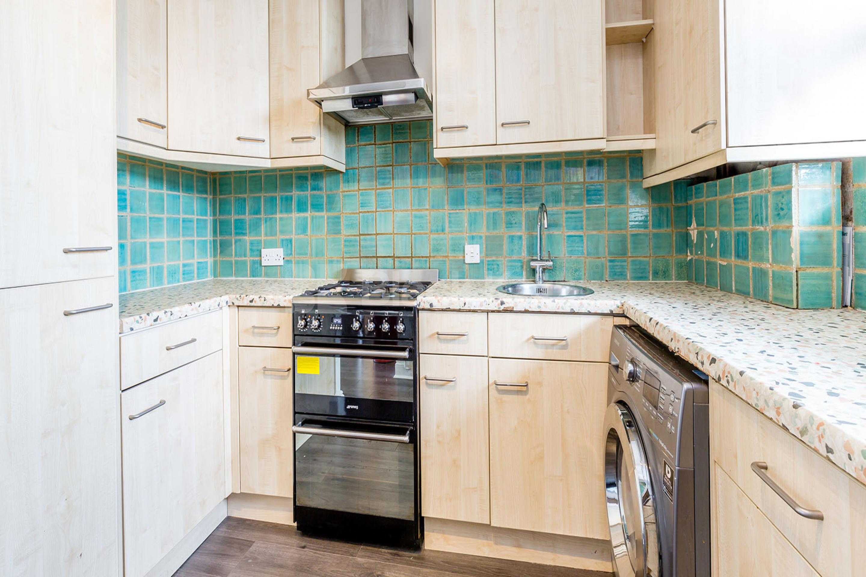 3 bedroom property perfect for sharers in zone 1 Maygood Street, Angel N1