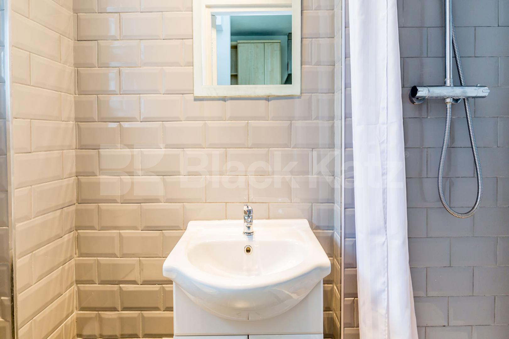 3 bedroom property perfect for sharers in zone 1 Maygood Street, Angel