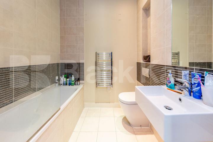 spacious 1 bedroom property within a modern development close to Angel Northchurch Road, Essex road / Canonbury