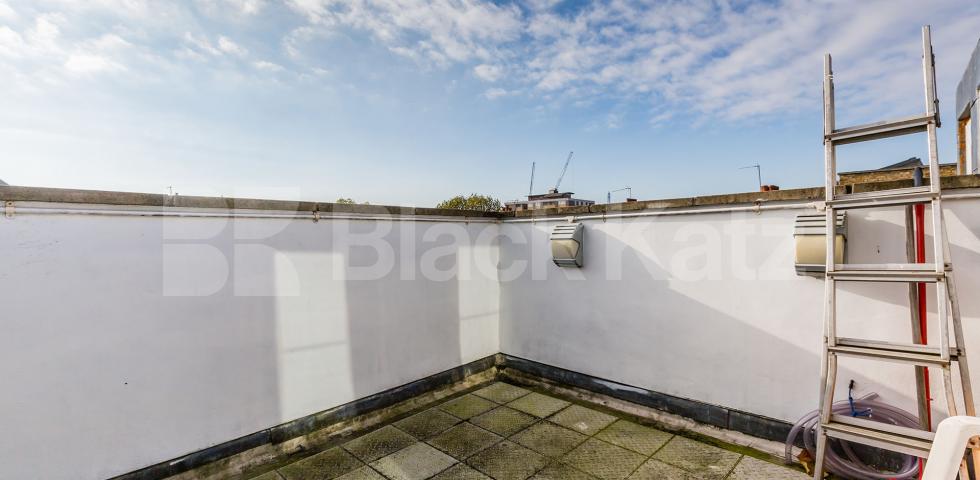 			SPACIOUS STUDIO WITH ROOF TERRACE, Studio Apartment, 1 bath, 1 reception Flat			 Chapel Market, ANGEL-ISLINGTON
