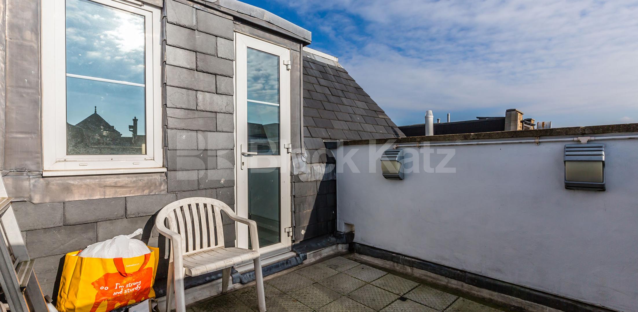 			SPACIOUS STUDIO WITH ROOF TERRACE, Studio Apartment, 1 bath, 1 reception Flat			 Chapel Market, ANGEL-ISLINGTON