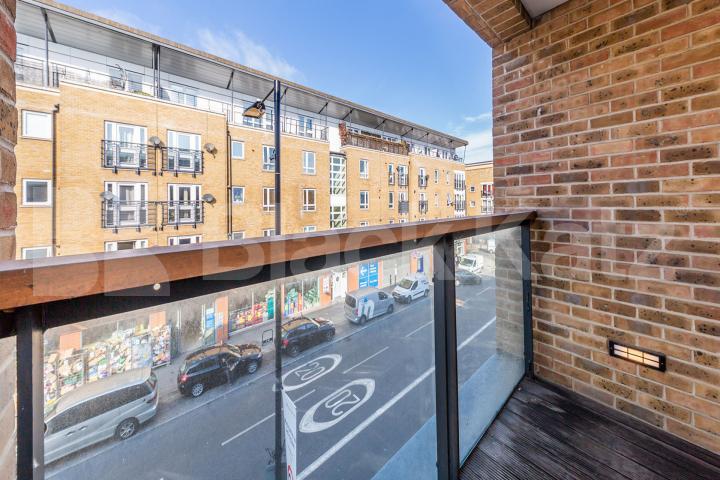 spacious 2 bedroom property within a modern development close to Angel Northchurch Road, Essex road / Canonbury