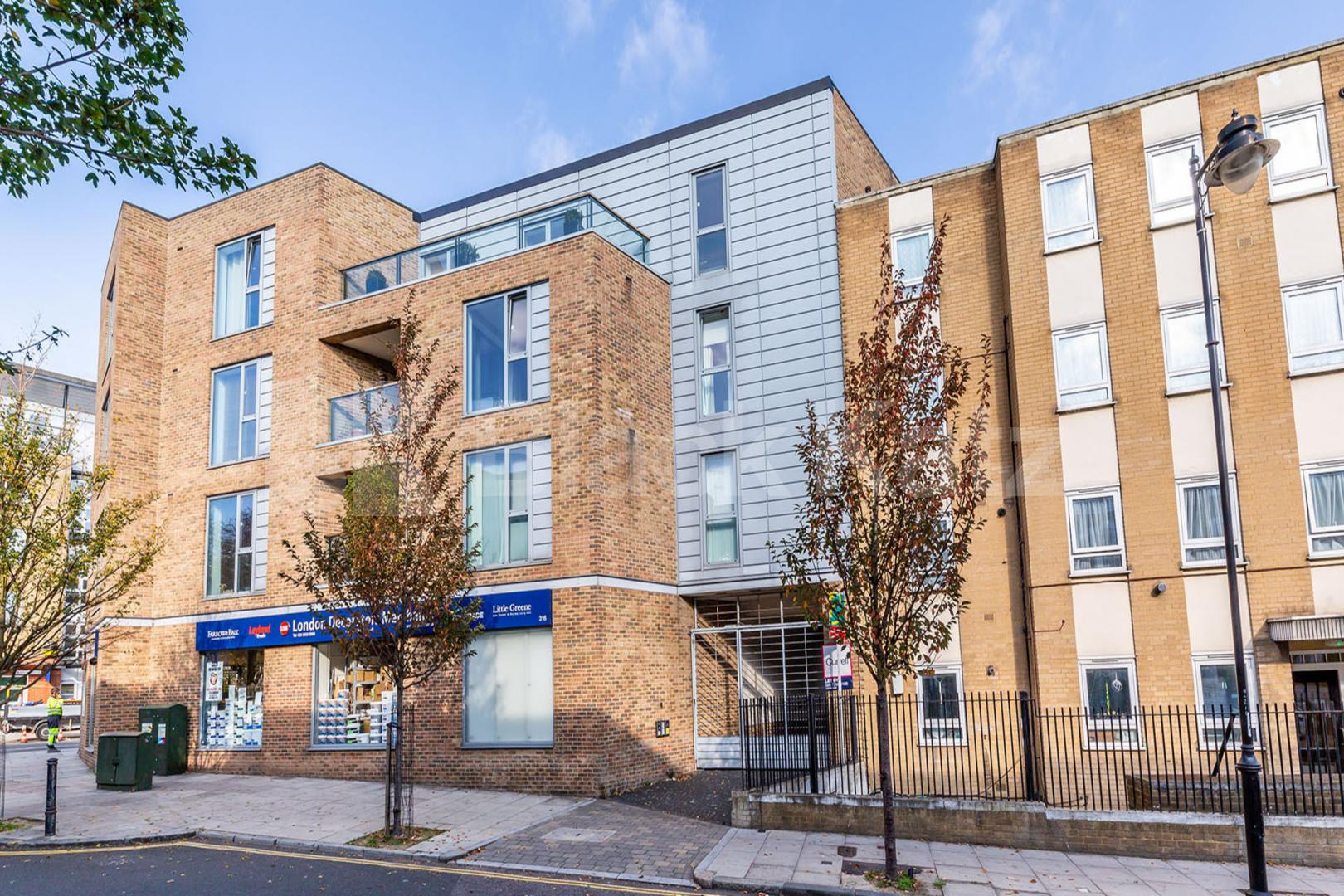 spacious 2 bedroom property within a modern development close to Angel Northchurch Road, Essex road / Canonbury