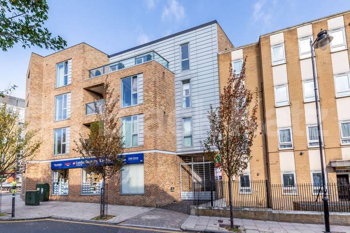 spacious 1 bedroom property within a modern development close to Angel Northchurch Road, Essex road / Canonbury