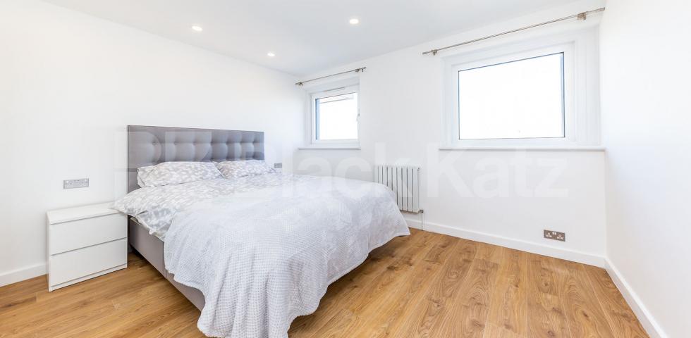 			INCULSIVE OF WATER RATES!!, 1 Bedroom, 1 bath, 1 reception Apartment			 DENNING POINT  , ALDGATE-WHITECHAPEL-LIVERPOOL STREET