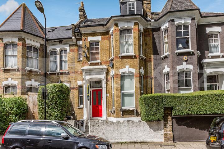 4 bedroom house split over 3 floors with 2 bathrooms Osbaldeston Road, Upper Clapton / Stoke Newington 