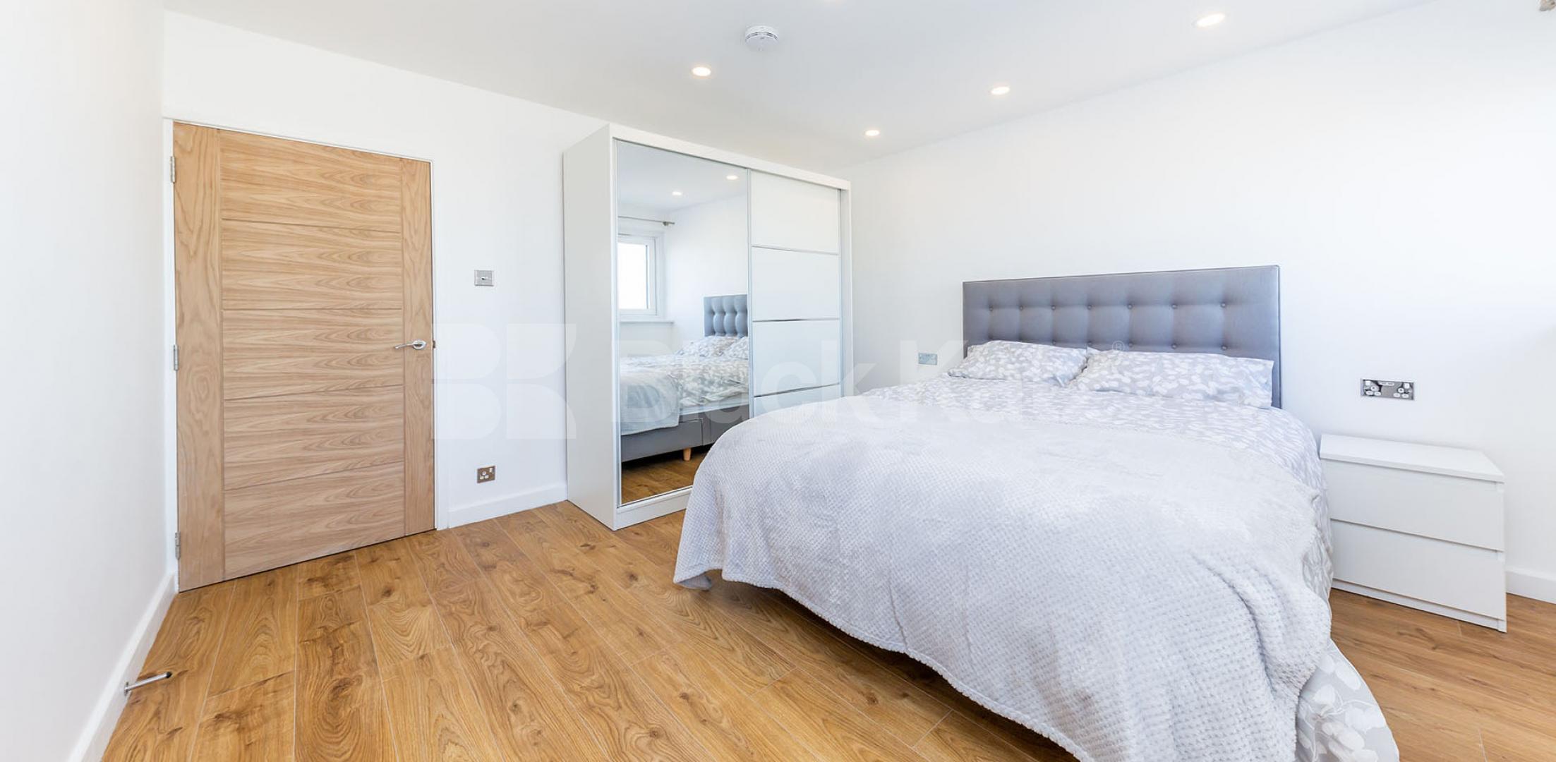 			INCULSIVE OF WATER RATES!!, 1 Bedroom, 1 bath, 1 reception Apartment			 DENNING POINT  , ALDGATE-WHITECHAPEL-LIVERPOOL STREET